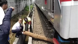 KRL Cikarang Macet Akibat Ulah Orang Iseng