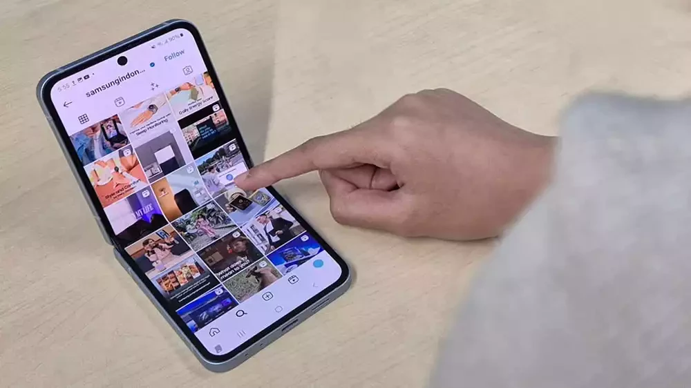 Galaxy Z Flip6 Scroll Medsos Tanpa Henti Tetap Stabil