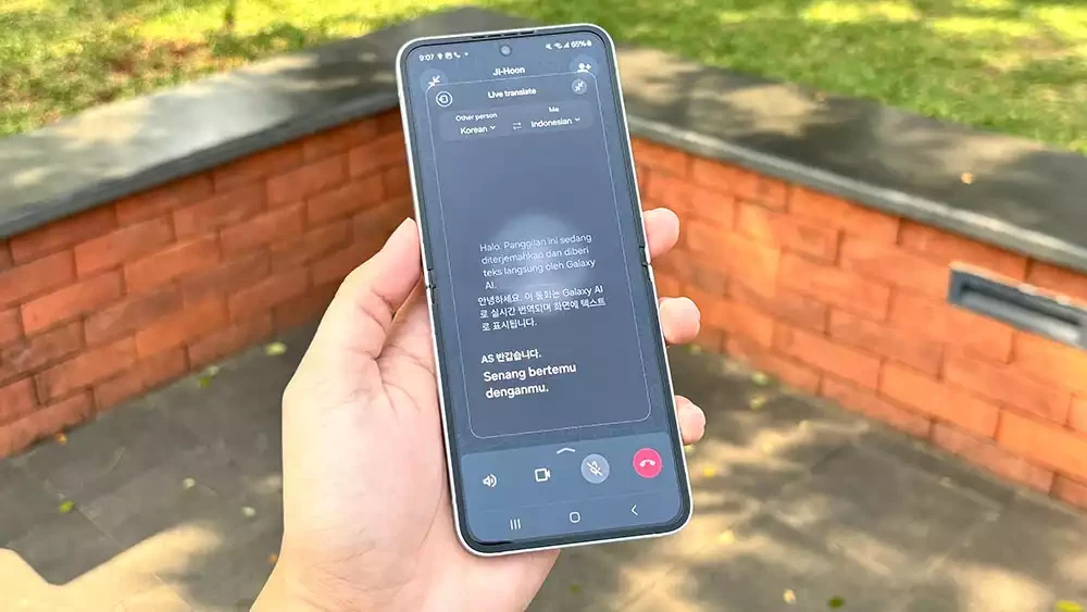 Galaxy Z Flip6 Live Translate 