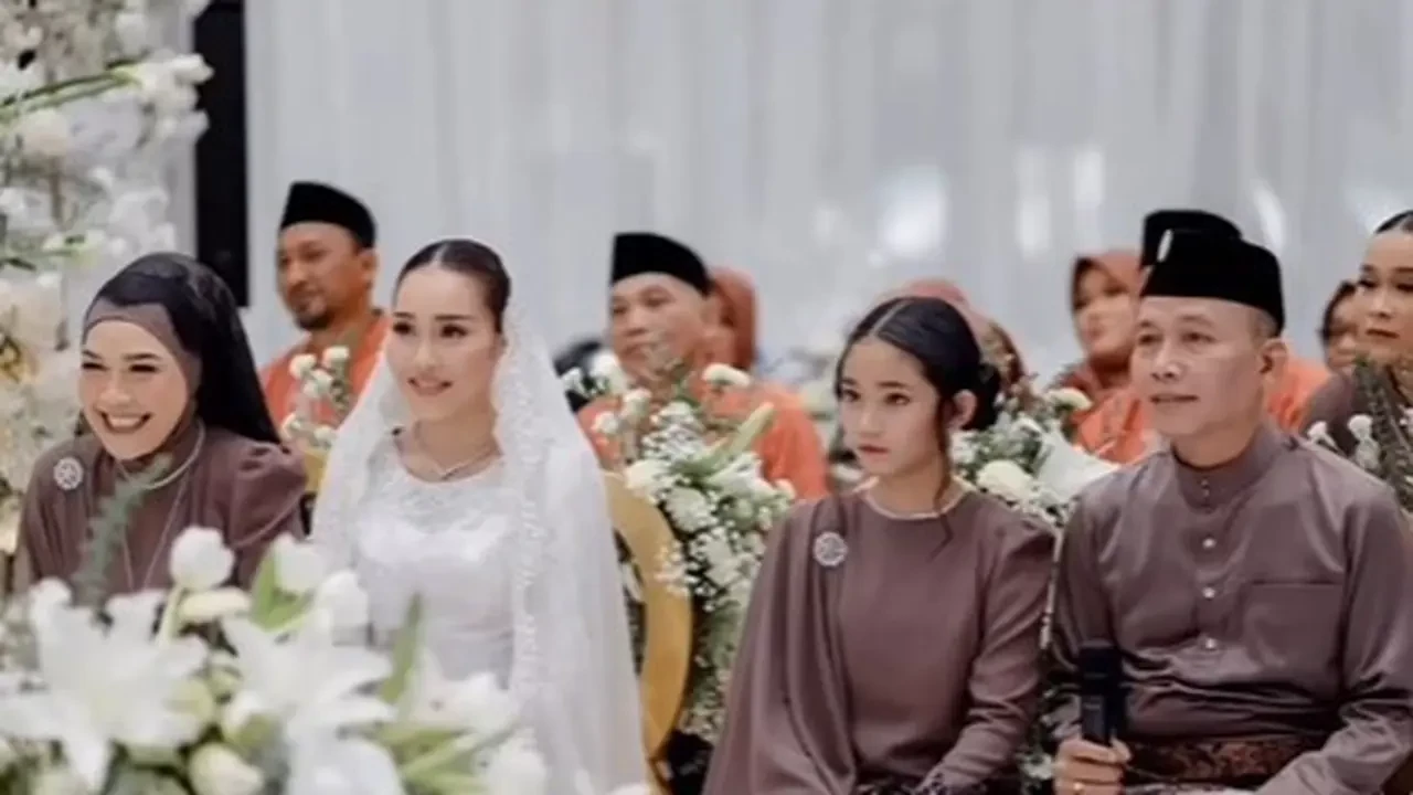 Bilqis Khumairah Razak di acara lamaran ayu ting ting 